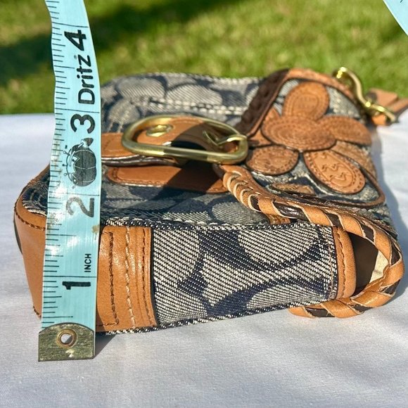 SOLD - COACH Bleecker Vachetta Leather Signature Denim Floral Applique Wristlet - Picture 14 of 16